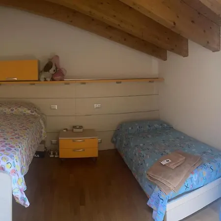 Semesterbostad Casa Vicino A San Pellegrino E Bergamo Clanezzo